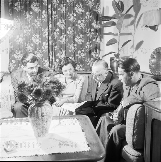 Federal Councillor Josef Escher with his children at home in Brigue 1950