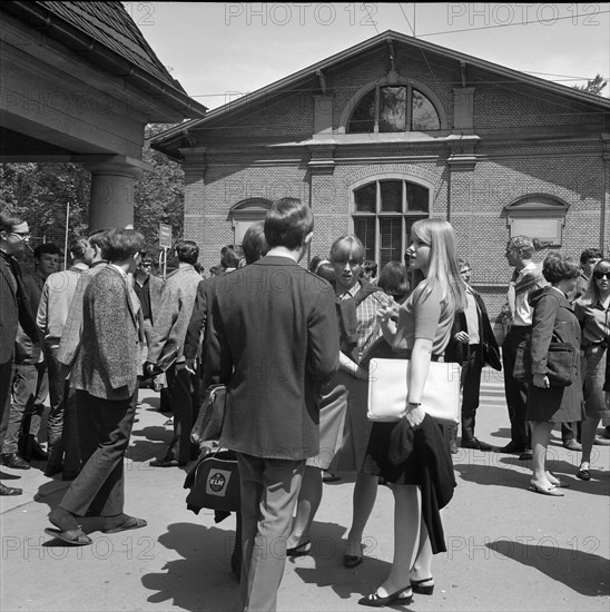 Teenagers after school, Pfauen, Zurich 1966