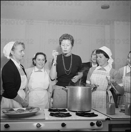 The 'best housewife of America' visits the housekeeping school in Zurich 1954