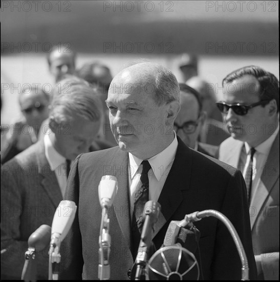 Arrival of U.S. foreign minister Dean Rusk at Geneva airport 1965