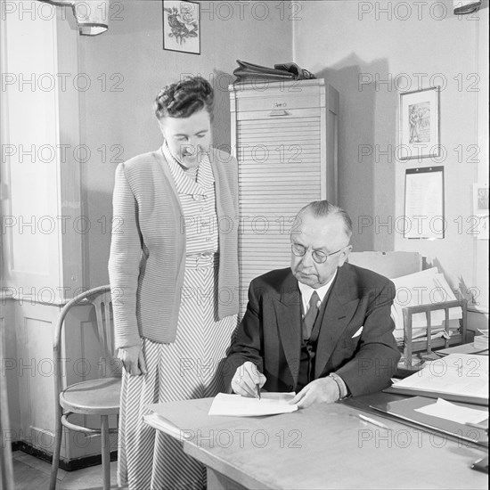 Federal Councillor Josef Escher and his secretary at home in Brigue 1950