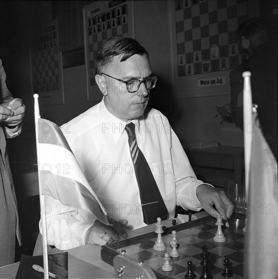 Chess master Max Euwe at a tournament in Lucerne 1950