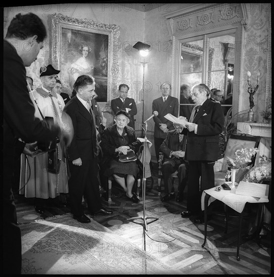 G.-A. Chevallaz, Alfred Cortot at microphone, honorary citizen Lausanne 1959