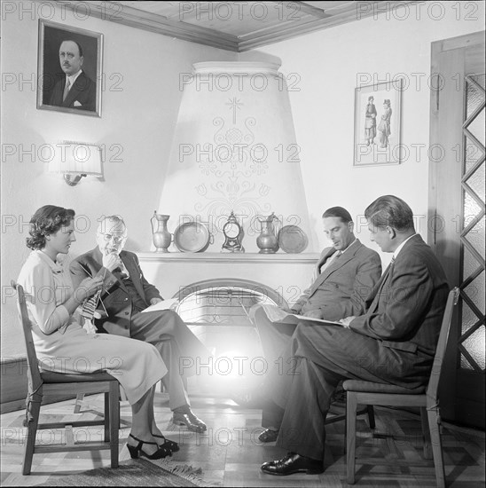 Federal Councillor Josef Escher with his children at home in Brigue 1950