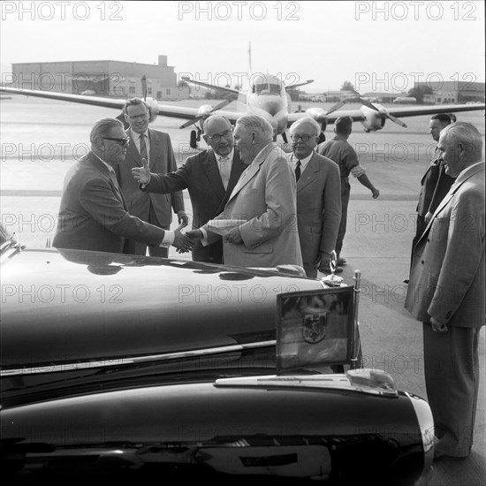 Ludwig Erhard, arrival at Zurich-Kloten airport 1959