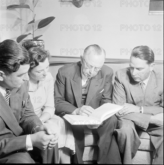 Federal Councillor Josef Escher with his children at home in Brigue 1950