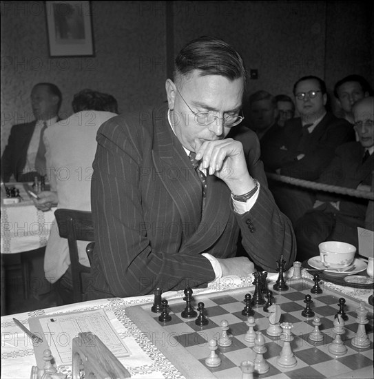 Chess master Max Euwe ca. 1945