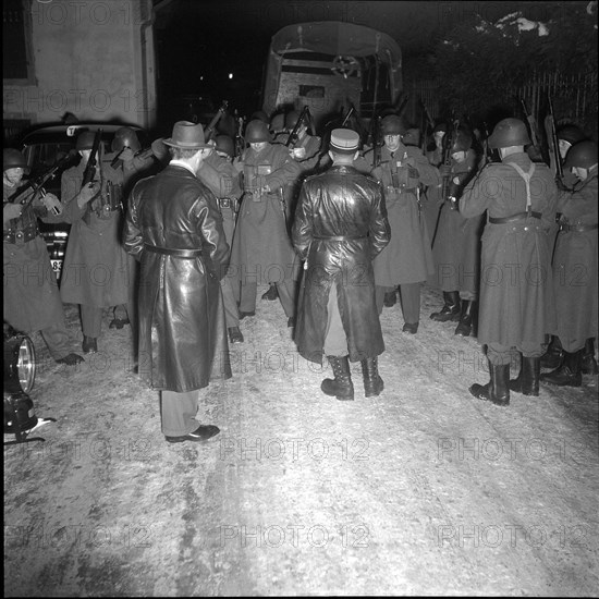 Romanian embassy Berne occupied by four armed Romanians, Swiss soldiers, 1955