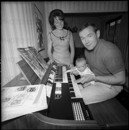 Ingemar Johansson, boxer with family 1963