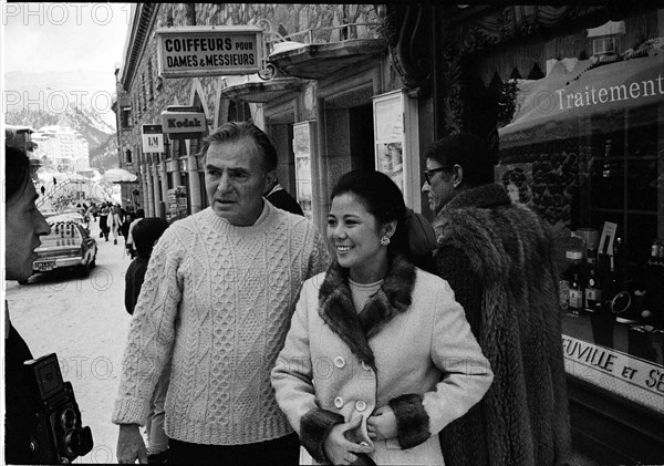 James Mason with his girl-friend Yasuko Yama, 1967