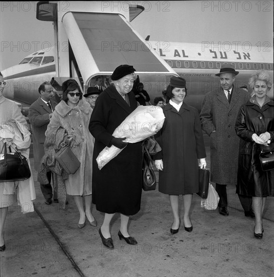 Eleanor Roosevelt at Zurich-Kloten airport 1962