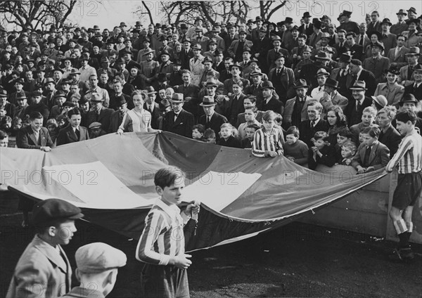 Swiss sportsmen collecting for children in need in Europe 1942.