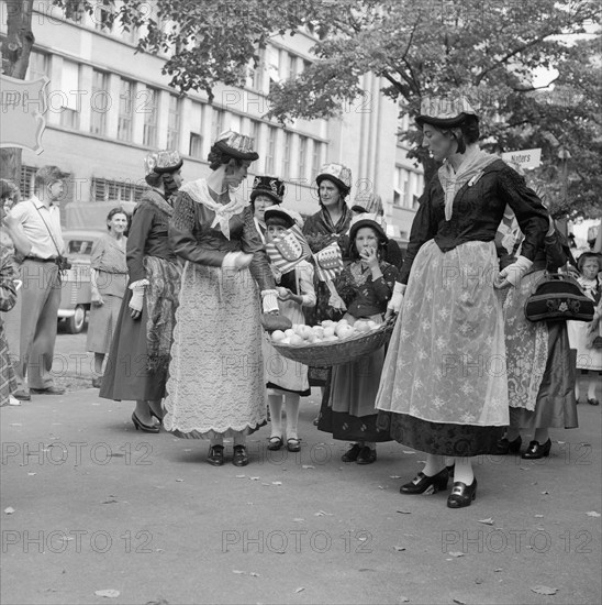 SAFFA fair 1958: procession on canton Valais's day.