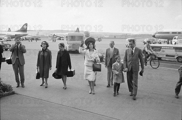 Gina Lollobrigida 1963: Arrival with family in Zurich-Kloten.