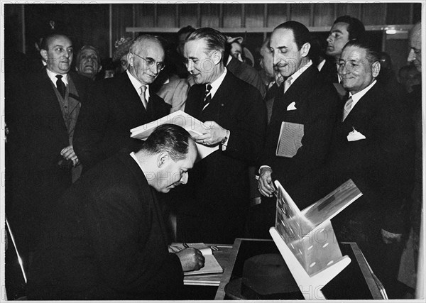 Swiss consul general Brenni and President Luigi Einaudi, 1950.