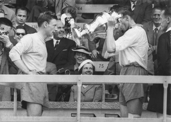 Cup final 1957: Winner FC La-Chaux-de-Fonds; Antenen, Volanden.