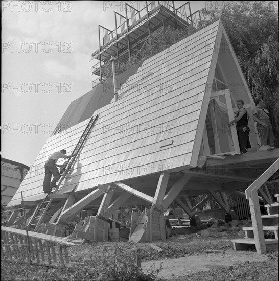 SAFFA 1958: building a pavilion.