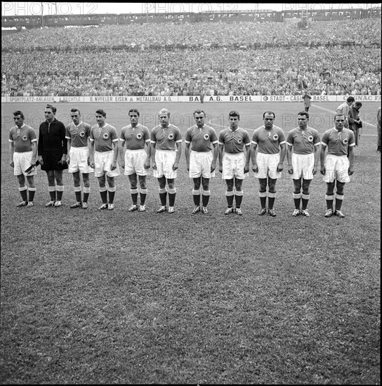 Football WC semi final 1954: Germany - Austria; the German team.