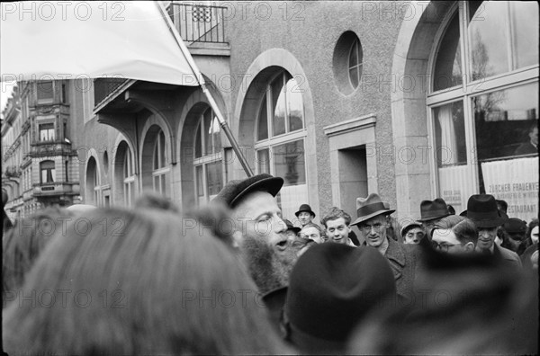 Pacifist Max Daetwyler near the Zurich 'Volkshaus"".