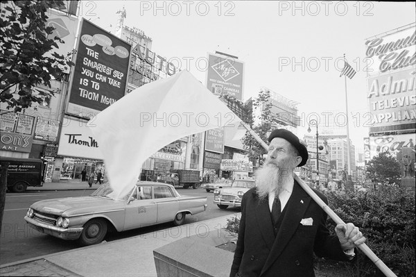 Pacifist Max Daetwyler near Times Square, New York 1962.