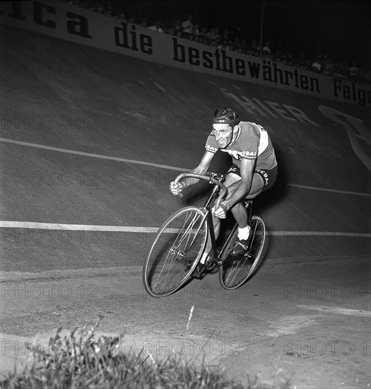 Track Race Ferdi Kubler - Fritz Schar, Zurich Oerlikon, 1949; Ferdi Kubler.