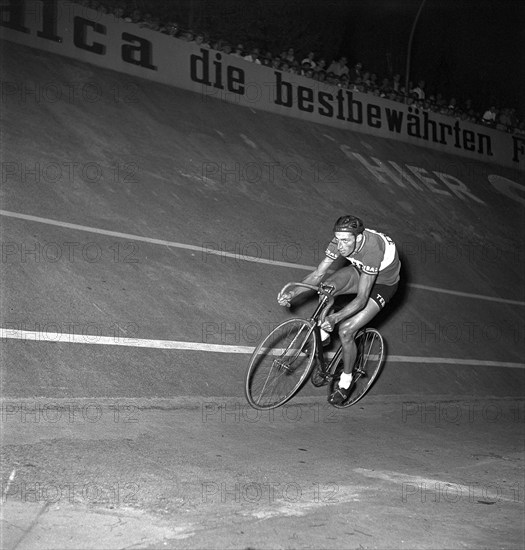 Track Race Ferdi Kubler - Fritz Schar, Zurich Oerlikon, 1949; Ferdi Kubler.