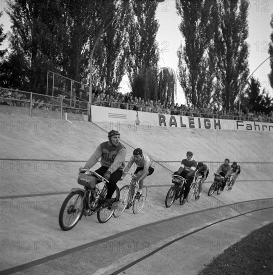 Last race of the season, track race in Zurich Oerlikon, 1953: Kubler, Plattner, Koblet.