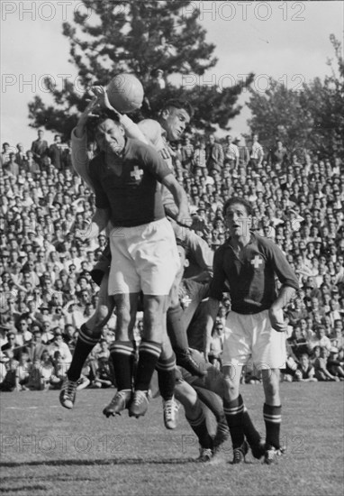 International match Switzerland - Holland, Zurich, 1954: Bocquet, Stuber, Kernen.