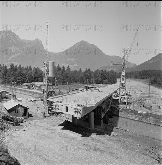 Road on the left shores of the Walensee under construction, 1957.