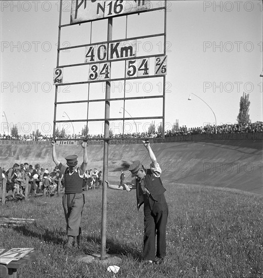 Trackrace in Zurich Oerlikon, roundabout 1938, Announcement board.