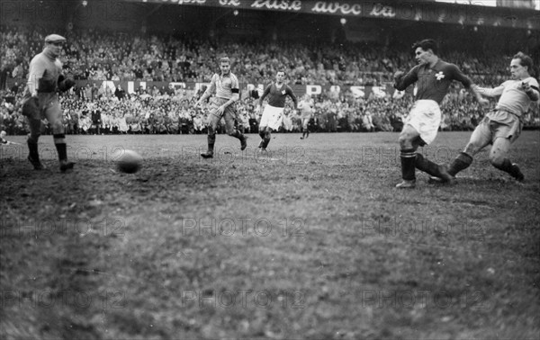 International match Switzerland - Sweden, Geneva, 1950: Svensson, Nilsson, Friedlander, scorer Fatton, Samuelsson.