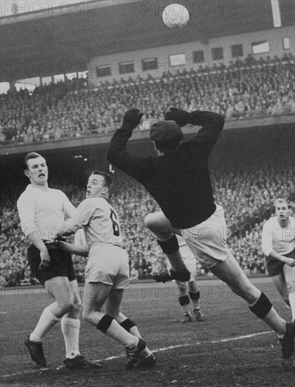 Europacup 1960: Hamburg vs Young Boys; Dehn, Schnyder, Eich, Dorfel.