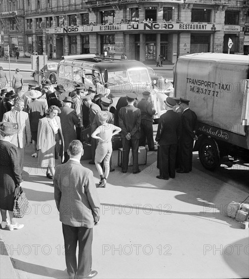 Zurich Bahnhofplatz around 1950.