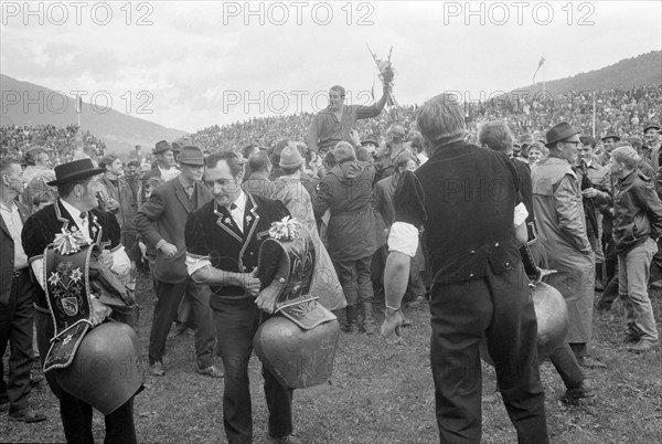 Swiss wrestling festival Biel 1969: champion Ruedi Hunsperger.