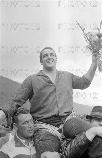 Swiss wrestling festival Biel 1969: champion Ruedi Hunsperger.