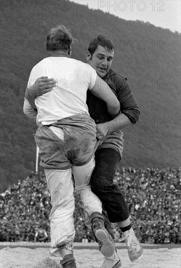 Swiss wrestling festival Biel 1969: fight with Ruedi Hunsperger (r).