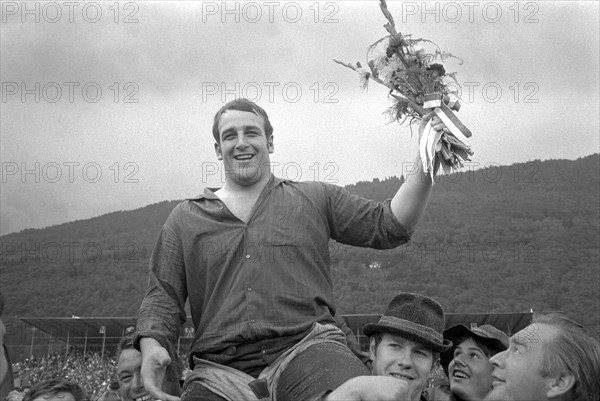 Swiss wrestling festival Biel 1969: champion Ruedi Hunsperger.