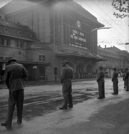 50th anniversary of the Simplon railway tunnel, soldiers waiting for the honor guests in front of the railway station, Lausanne 1956.