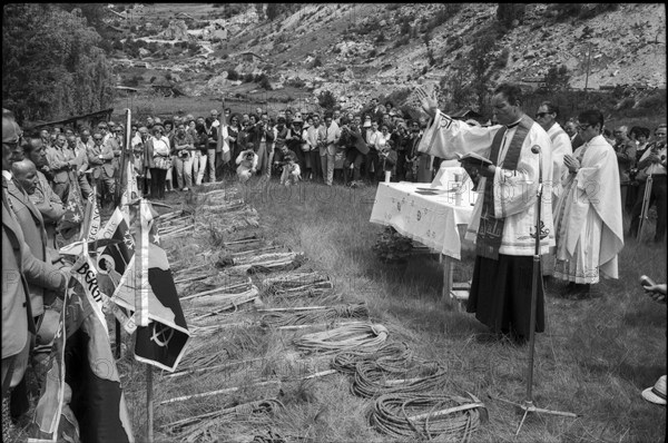 International mountain guide meeting in Evolv®ne 1966: Blessing of ice picks and ropes.