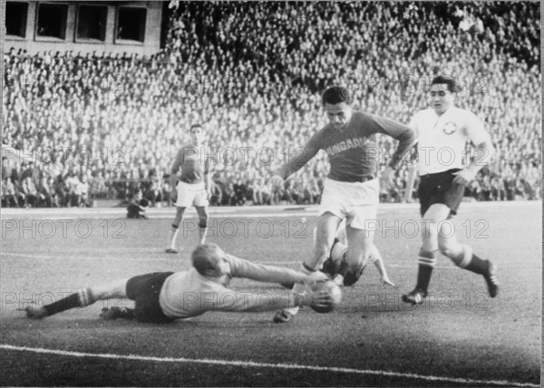 Hungary - Switzerland, Budapest, 1959: Goalkeeper Schneider, Albert, Meier.