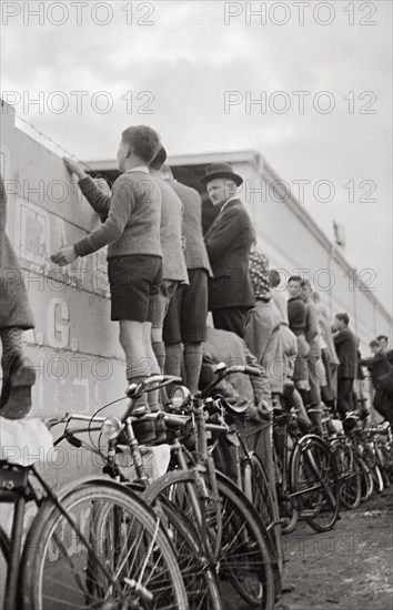 Spectators, Switzerland- Italia 1:2, Stadion Hardturm, 1936.