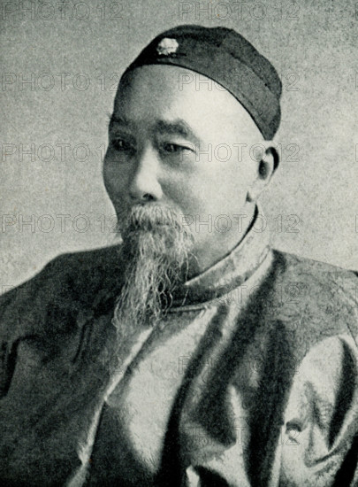 This 1899 illustration shows Li Hingzhang (Anglicized to Li Hung Chang), Marquess Suyi. he was a Chinese politician, general and diplomat of the late Qing dynasty, who died in 1901. He quelled several major rebellions and served in important positions in the Qing imperial court, including the Viceroy of Zhili, Huguang and Liangguang.