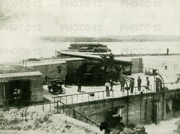 This photo, dating to before 1922, relates to World War I. The caption reads: THESE GIANT GUNS GUARD NEW YORK HARBOR AND REPRESENT THE TYPES USED ON THE U.S. COAST INCLUDING THE PANAMA CANAL.