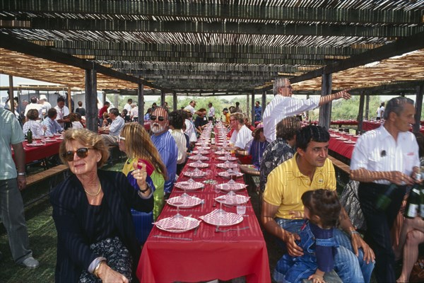 FRANCE, Arles, Outdoor Cafe