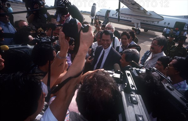 CAMBODIA, Phnom Pehn, A crowd of press photographers surrounding Sonn Sen as he arrives at the airport.