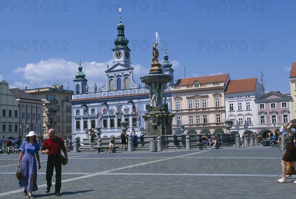 CZECH REPUBLIC, South Bohemia, Ceske Budejovice, "Town Square with Samson fountain and Town Hall behind, people sitting and walking."
