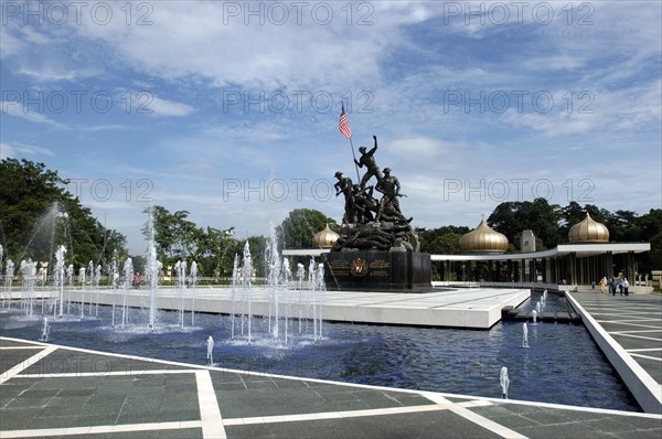 MALAYSIA, Kuala Lumpur, View of the National Monument and surronding pond and fountains