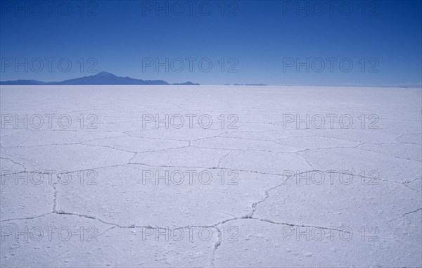 BOLIVIA, Altiplano, Potosi, Salar de Uyuni.  Vast expanse of salt lake.