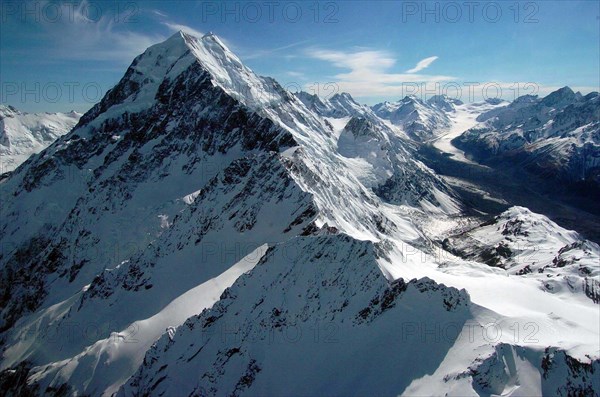 NEW ZEALAND, SOUTH ISLAND, WEST COAST, "MOUNT COOK NATIONAL PARK, AERIAL VIEW NEW ZEALANDS HIGHEST MOUNTAIN MOUNT COOK (TOP LEFT SHOWING EAST AND WESTERN FACES) LOOKING ALONG THE TASMAN GLACIER (RIGHT)."