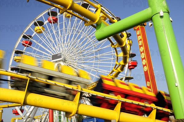 USA, California, Los Angeles, "Ferris wheel & fair rides, Santa Monica Pier"